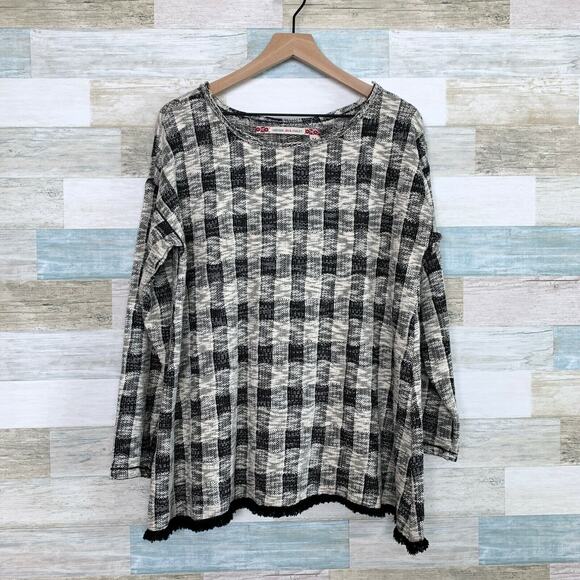 Chelsea + Violet Buffalo Check Swing Sweater Black Ivory Fringe Womens Medium - Picture 1 of 7